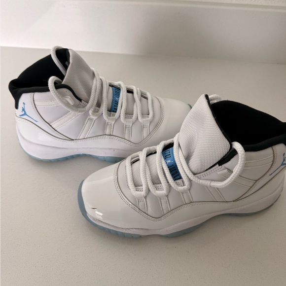 Aid Jordan Retro 11 Youth White and Blue Sneakers - Size 5 - Picture 9 of 10